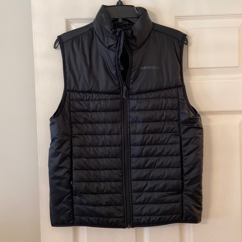 MERRELL Man Vest BNWOT color black length 28” pit to pit 36” two front pockets